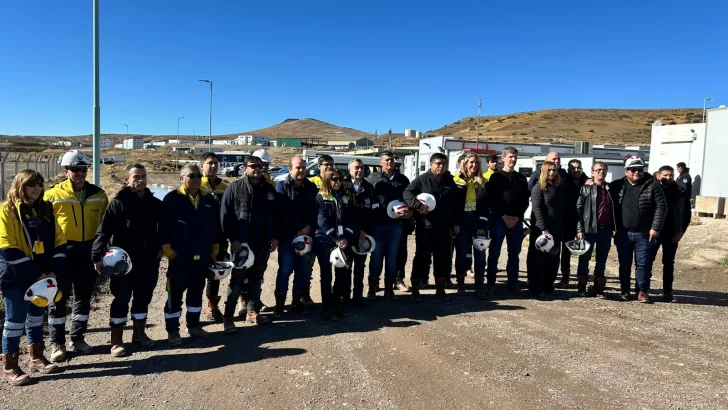 Newmont y el Gobierno de Santa Cruz anunciaron inversión de USD 800 millones para extender la vida útil de la mina Cerro Negro Newmont y el Gobierno de Santa Cruz anunciaron inversión de USD 800 millones para extender la vida útil de la mina Cerro Negro