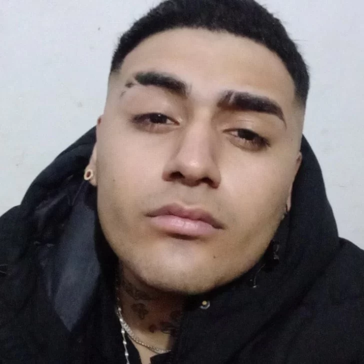 Municiones, réplicas de armas y celulares: lo que halló la Policía en el barrio 2 de Abril tras el crimen de Ulises Olima Municiones, réplicas de armas y celulares: lo que halló la Policía en el barrio 2 de Abril tras el crimen de Ulises Olima