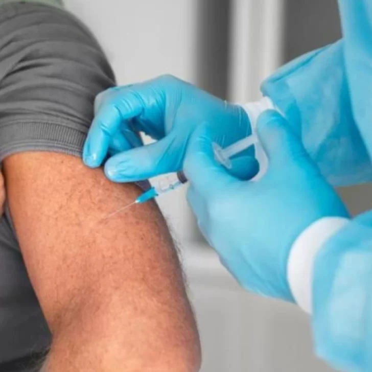 Descubren que la vacuna contra el Herpes Zoster detiene el envejecimiento: quiénes se la tienen que aplicar y cuánto cuesta Descubren que la vacuna contra el Herpes Zoster detiene el envejecimiento: quiénes se la tienen que aplicar y cuánto cuesta