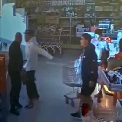 Increparon y le pegaron a un policía dentro de un comercio: les encontraron varios “porros”