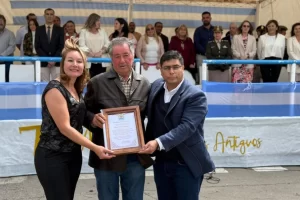 Claudio Vidal participó del acto por el 78° aniversario de Los Antiguos: “Defender el valor agregado es defender el trabajo y la soberanía”