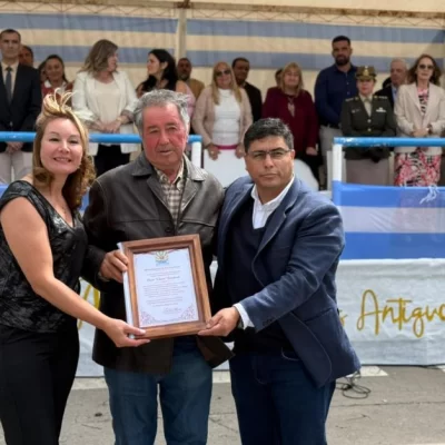 Claudio Vidal participó del acto por el 78° aniversario de Los Antiguos: “Defender el valor agregado es defender el trabajo y la soberanía”