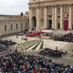 Semana Santa: el sentido profundo de los ritos que conducen del pan compartido a la luz de la Pascua