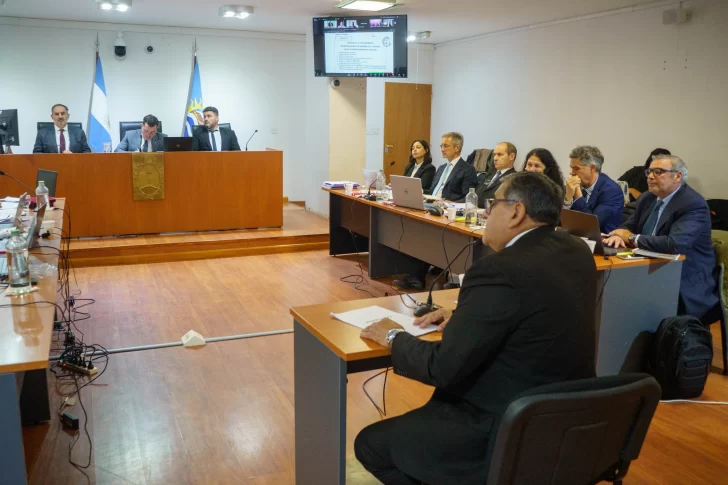  Mario Pereyra mientras prestaba testimonio, este lunes en la sala. FOTO: LEANDRO FRANCO/LA OPINIÓN AUSTRAL