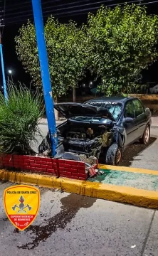En 28 de Noviembre: chocó contra un poste de luz y tuvo que ser hospitalizado En 28 de Noviembre: chocó contra un poste de luz y tuvo que ser hospitalizado