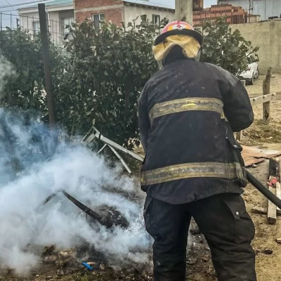 Sofocaron una quema de residuos en plena vía pública en Río Gallegos