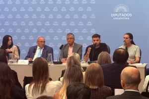 Respaldo de Alicia Kirchner y Ana Ianni a jóvenes santacruceños que defendieron la Ley de Glaciares Respaldo de Alicia Kirchner y Ana Ianni a jóvenes santacruceños que defendieron la Ley de Glaciares