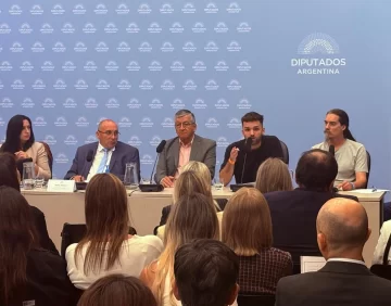 Respaldo de Alicia Kirchner y Ana Ianni a jóvenes santacruceños que defendieron la Ley de Glaciares Respaldo de Alicia Kirchner y Ana Ianni a jóvenes santacruceños que defendieron la Ley de Glaciares