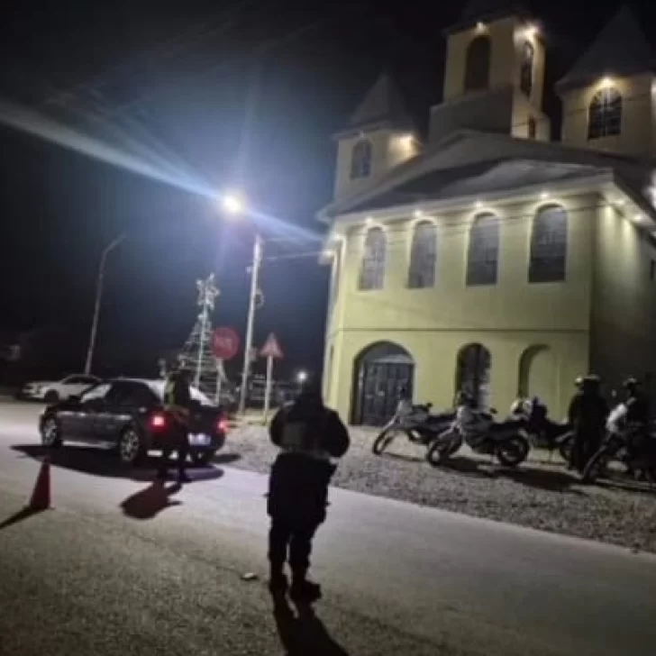 Amplio despliegue policial en Río Gallegos dejó tres personas con medidas de captura identificadas Amplio despliegue policial en Río Gallegos dejó tres personas con medidas de captura identificadas