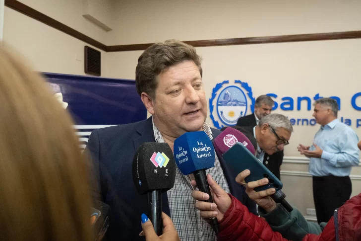 El jefe de Gabinete Pedro Luxen indicó que el financiamiento no podrá destinarse a gastos corrientes ni de consumo, sino exclusivamente a inversiones y obras de infraestructura. (Foto: Leandro Franco/La Opinión Austral). El jefe de Gabinete Pedro Luxen indicó que el financiamiento no podrá destinarse a gastos corrientes ni de consumo, sino exclusivamente a inversiones y obras de infraestructura. (Foto: Leandro Franco/La Opinión Austral).