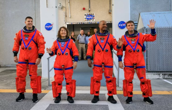 ASTRONAUTAS-728x468 ASTRONAUTAS-728x468