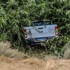 En El Calafate: camioneta cayó a un barranco y tuvieron que intervenir bomberos