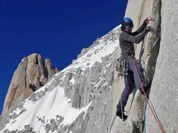 Escaladores completaron en libre el Pilar Este del Cerro Chaltén y marcan un hito en el Fitz Roy Escaladores completaron en libre el Pilar Este del Cerro Chaltén y marcan un hito en el Fitz Roy