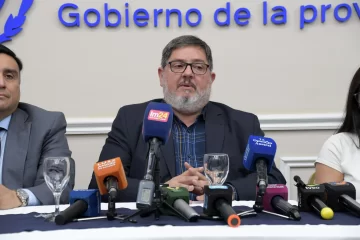 Verbes: “Buscamos aliviar a las familias más endeudadas en un contexto de crisis” Verbes: “Buscamos aliviar a las familias más endeudadas en un contexto de crisis”