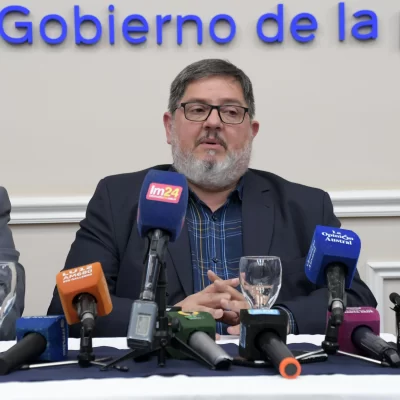Verbes: “Buscamos aliviar a las familias más endeudadas en un contexto de crisis” Verbes: “Buscamos aliviar a las familias más endeudadas en un contexto de crisis”
