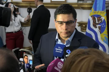 Claudio Vidal: “Hay sectores políticos que no quieren dejarnos gobernar” Claudio Vidal: “Hay sectores políticos que no quieren dejarnos gobernar”