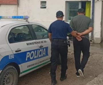 Comodoro: intentó robar una tarjeta de crédito en un natatorio y terminó detenido Comodoro: intentó robar una tarjeta de crédito en un natatorio y terminó detenido