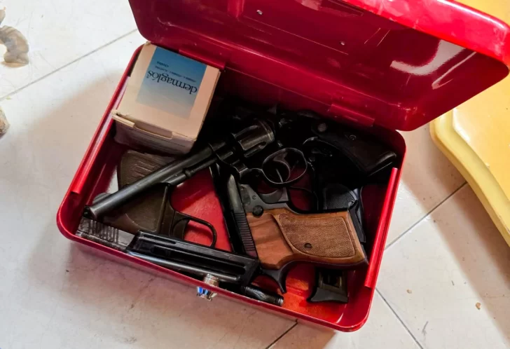 Secuestraron armas, droga y más de $120 millones en 5 domicilios de Caleta Olivia vinculados al robo de autos en Pico Truncado