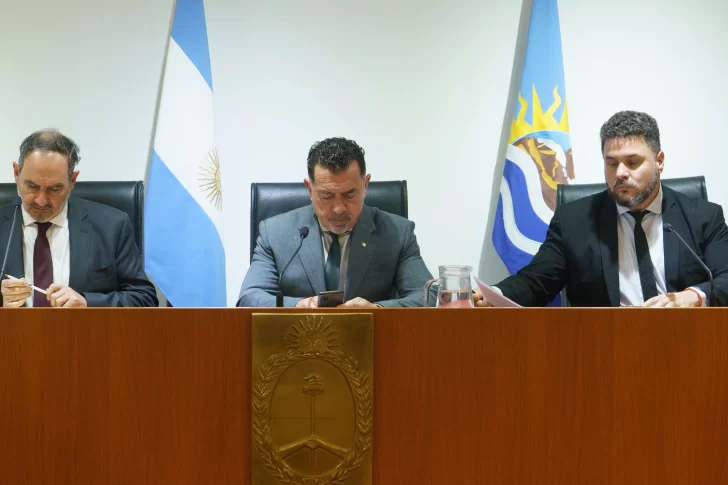  Luis Alberto Giménez, y Enrique Baronetto, este lunes. FOTO: LEANDRO FRANCO/ LA OPINIÓN AUSTRAL