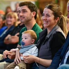 Torres con su hijo Victorio y su esposa santacruceña en acto oficial