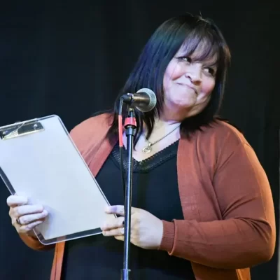 Marcela Álvarez invitó a la muestra por el 24 de Marzo en la Biblioteca provincial: “Tenemos libros prohibidos y libros que hablan de la dictadura”