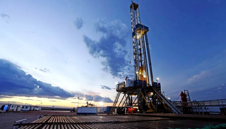 Buena parte de la economía hidrocarburífera santacruceña funcionó bajo una lógica de enclave. Buena parte de la economía hidrocarburífera santacruceña funcionó bajo una lógica de enclave.