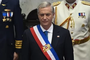 José Antonio Kast asumió la presidencia de Chile en medio de la conmoción por un carabinero baleado en la cabeza