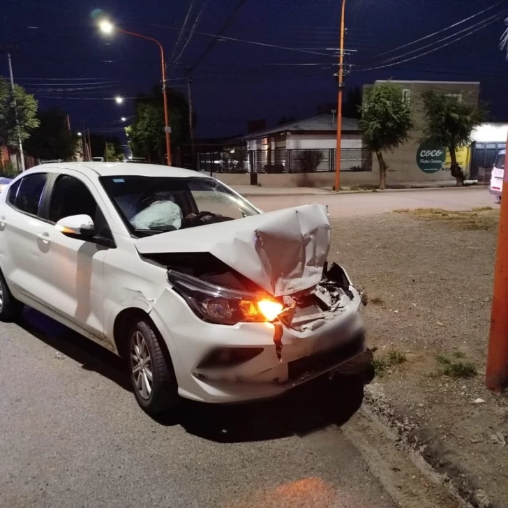 Irresponsabilidad al volante: circulaba alcoholizado y chocó dos autos estacionados Irresponsabilidad al volante: circulaba alcoholizado y chocó dos autos estacionados