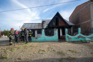 Voraz incendio consumió una casa en el barrio Belgrano: “Fue intencional”