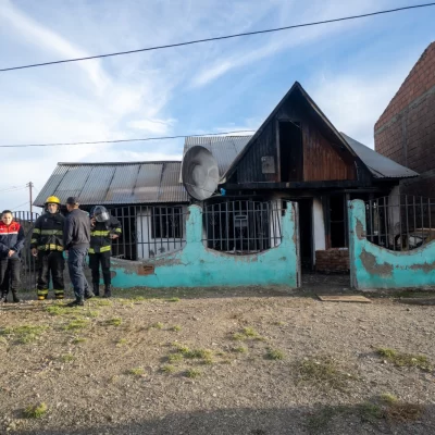 Voraz incendio consumió una casa en el barrio Belgrano: “Fue intencional”