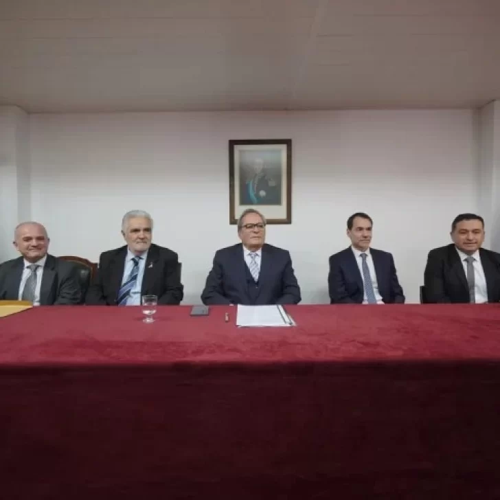 La Corte Suprema validó la ampliación a nueve miembros del Tribunal Superior de Justicia de Santa Cruz La Corte Suprema validó la ampliación a nueve miembros del Tribunal Superior de Justicia de Santa Cruz