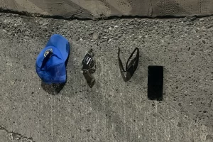 Un delincuente vio a la Policía en la calle, escapó y se le cayó un arma de fuego: lo detuvieron Un delincuente vio a la Policía en la calle, escapó y se le cayó un arma de fuego: lo detuvieron