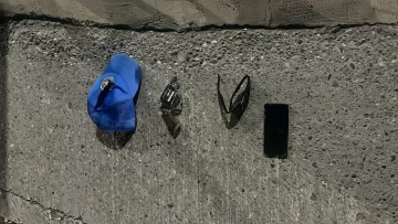 Un delincuente vio a la Policía en la calle, escapó y se le cayó un arma de fuego: lo detuvieron Un delincuente vio a la Policía en la calle, escapó y se le cayó un arma de fuego: lo detuvieron