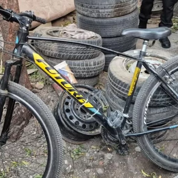 Durante un allanamiento en una casa del barrio Belgrano encontraron una bicicleta denunciada como robada Durante un allanamiento en una casa del barrio Belgrano encontraron una bicicleta denunciada como robada