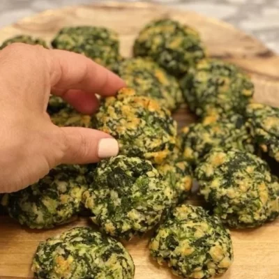 Cómo preparar buñuelos de acelga o espinaca: receta fácil y rápida