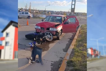 Chocaron un auto y una moto en el barrio Procrear: trasladaron un hombre al hospital Chocaron un auto y una moto en el barrio Procrear: trasladaron un hombre al hospital