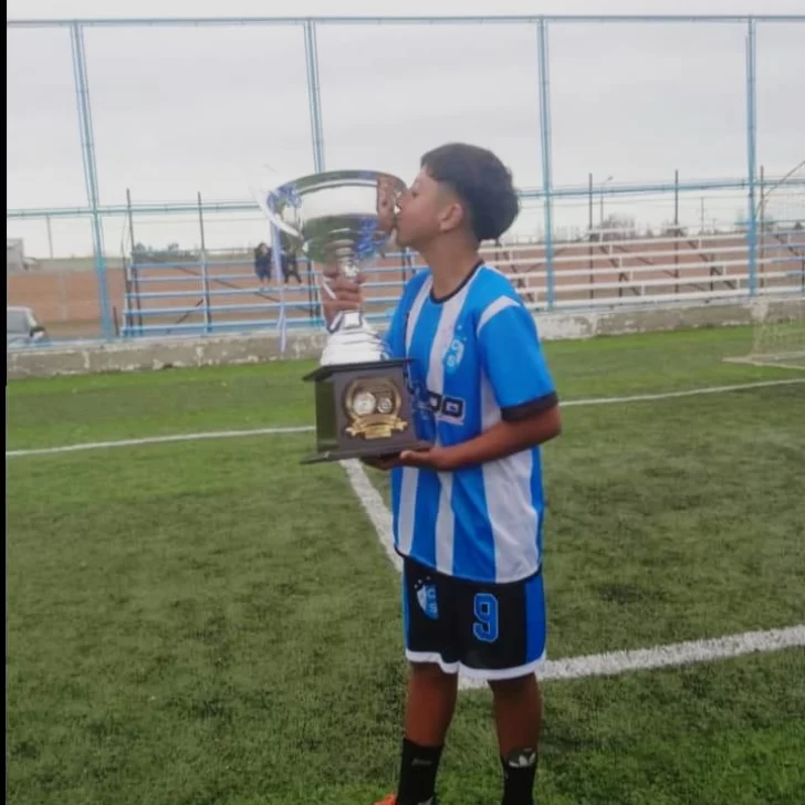 Jeremías Saldivia Stout trabaja duro para viajar a Italia Jeremías Saldivia Stout trabaja duro para viajar a Italia