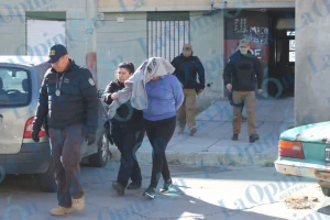 Detuvieron a dos personas en el barrio 2 de abril de Caleta Olivia por la desaparición de Mario “Pato” García Detuvieron a dos personas en el barrio 2 de abril de Caleta Olivia por la desaparición de Mario “Pato” García