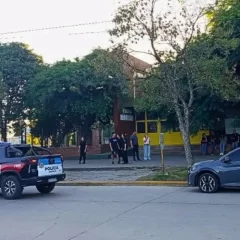 Un estudiante de secundaria entró al colegio con un arma y mató a un compañero