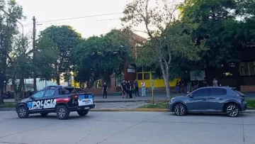 Un estudiante de secundaria entró al colegio con un arma y mató a un compañero Un estudiante de secundaria entró al colegio con un arma y mató a un compañero