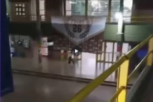 Cómo fue el momento de los disparos en la escuela de Santa Fe donde un adolescente mató a otro Cómo fue el momento de los disparos en la escuela de Santa Fe donde un adolescente mató a otro