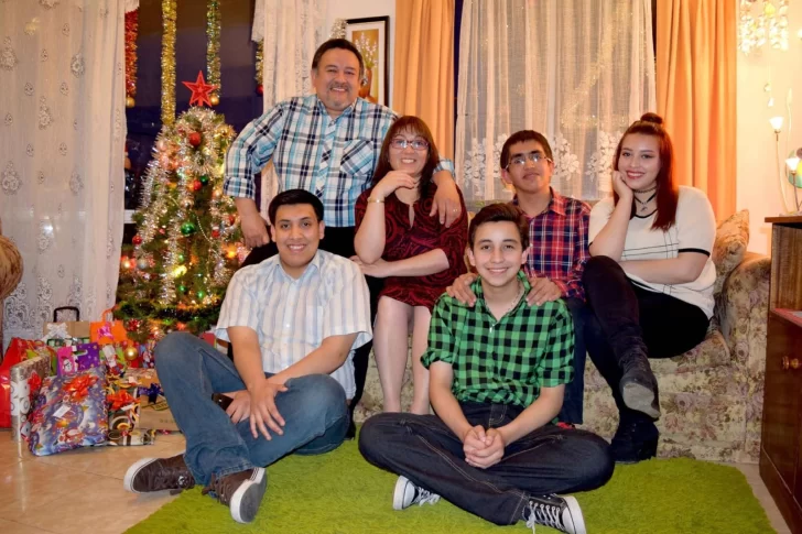 Francisco Soria y su esposa Sandra Cárcamo con sus hijos Gonzalo, Claudio Roberto, Ezequiel y Eleonora del Milagro.