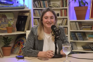 Agostina Huecke pasó por la tercera silla de Fuera del Aire y contó cómo nació Club Motivamos, el proyecto que busca acompañar a mujeres