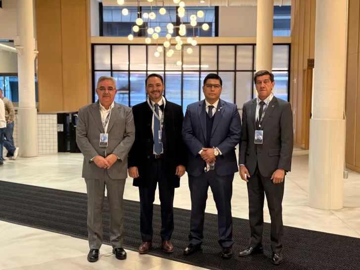  Los gobernadores de Catamarca, Raúl Jalil; de Corrientes, Juan Pablo Valdés; de Santa Cruz, Claudio Vidal; y de Jujuy, Carlos Sadir, en Amazon, en el marco de la Argentina Week.