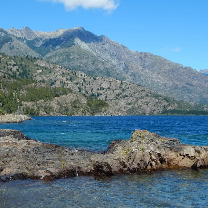 Murió un hombre tras el vuelco de dos veleros en el Lago Epuyén Murió un hombre tras el vuelco de dos veleros en el Lago Epuyén