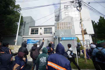 Incidentes en la Legislatura: se volvió a suspender la sesión a pesar que no se trataba la emergencia económica Incidentes en la Legislatura: se volvió a suspender la sesión a pesar que no se trataba la emergencia económica