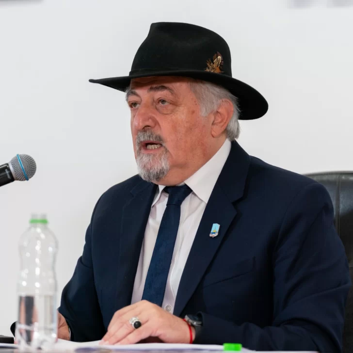 Othar Macharashvili dijo que Comodoro “no se arrodilla, no se paraliza y no retrocede” y que él no cederá “ante operaciones políticas” Othar Macharashvili dijo que Comodoro “no se arrodilla, no se paraliza y no retrocede” y que él no cederá “ante operaciones políticas”