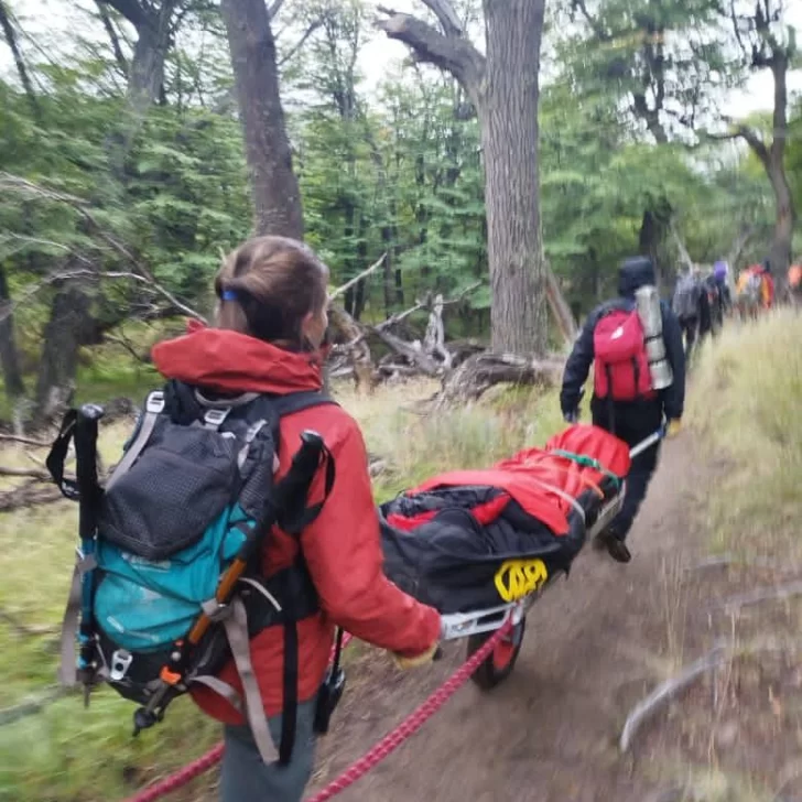 Rescataron a una mujer que sufrió una caída mientras hacía trekking en el Fitz Roy Rescataron a una mujer que sufrió una caída mientras hacía trekking en el Fitz Roy