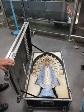 Exclusivo: Viajamos desde Buenos Aires a Trelew con la Virgen Malvinera para homenajear a los héroes de la guerra Exclusivo: Viajamos desde Buenos Aires a Trelew con la Virgen Malvinera para homenajear a los héroes de la guerra