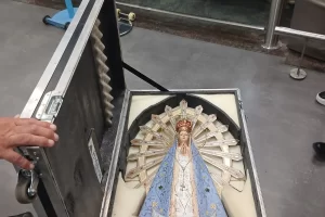Exclusivo: Viajamos desde Buenos Aires a Trelew con la Virgen Malvinera para homenajear a los héroes de la guerra